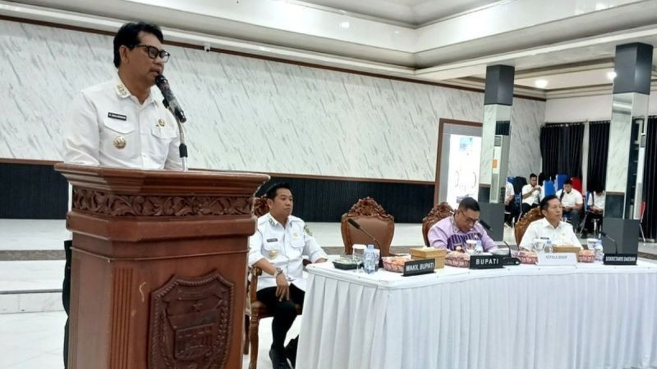 Bupati Barito Utara Shalahuddin menegaskan Evaluasi 100 Hari Kerja sebagai momentum krusial untuk koreksi kinerja dan percepatan pembangunan, memastikan program berdampak nyata bagi masyarakat.