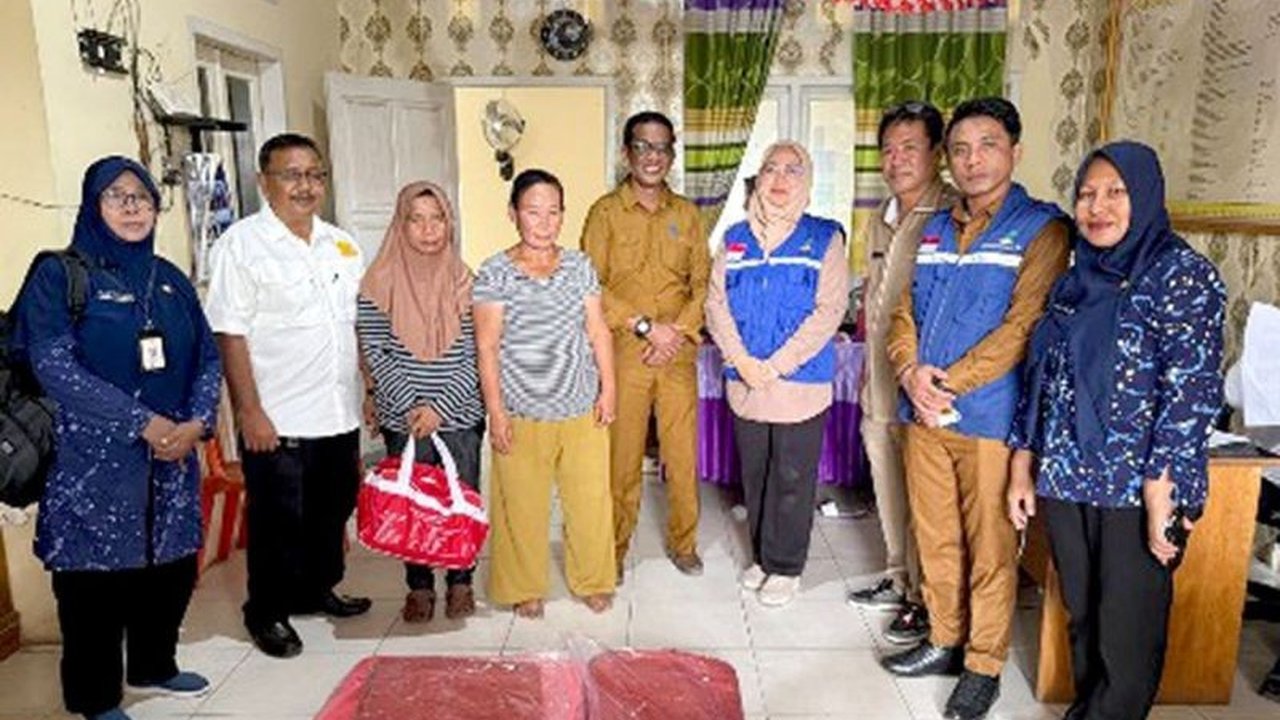 Pemerintah Kabupaten Gorontalo bergerak cepat menyalurkan Bantuan Angin Kencang Gorontalo kepada puluhan keluarga yang rumahnya rusak, menunjukkan komitmen kuat dalam penanganan bencana. Langkah ini diharapkan dapat meringankan beban korban.