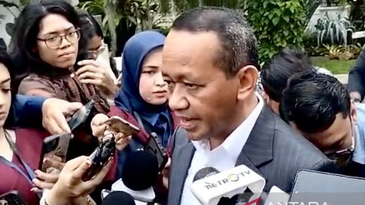 Presiden Prabowo Subianto mendapat jaminan stok BBM nasional aman menjelang Ramadhan hingga Lebaran 2026. Bagaimana kesiapan pemerintah menghadapi potensi lonjakan permintaan dan memastikan ketersediaan energi?
