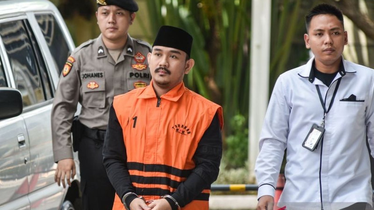 Komisi Pemberantasan Korupsi (KPK) kembali melakukan pemeriksaan lanjutan dalam kasus dugaan suap di Pemkab Bekasi, dengan memanggil istri HM Kunang untuk mendalami pertemuan suaminya dengan tersangka.