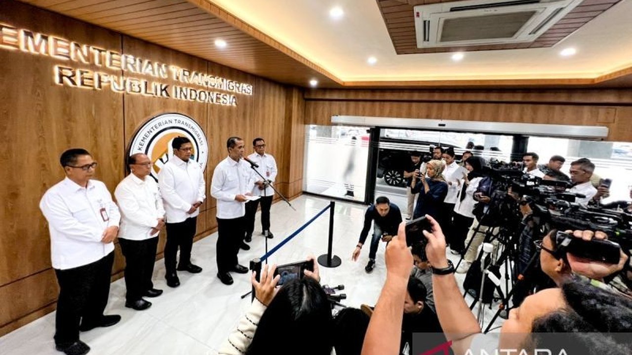 Menteri Transmigrasi Muhammad Iftitah Sulaiman Suryanagara memetakan potensi ekonomi di kawasan transmigrasi guna meningkatkan produktivitas wilayah dan mendorong pertumbuhan ekonomi yang berkelanjutan.