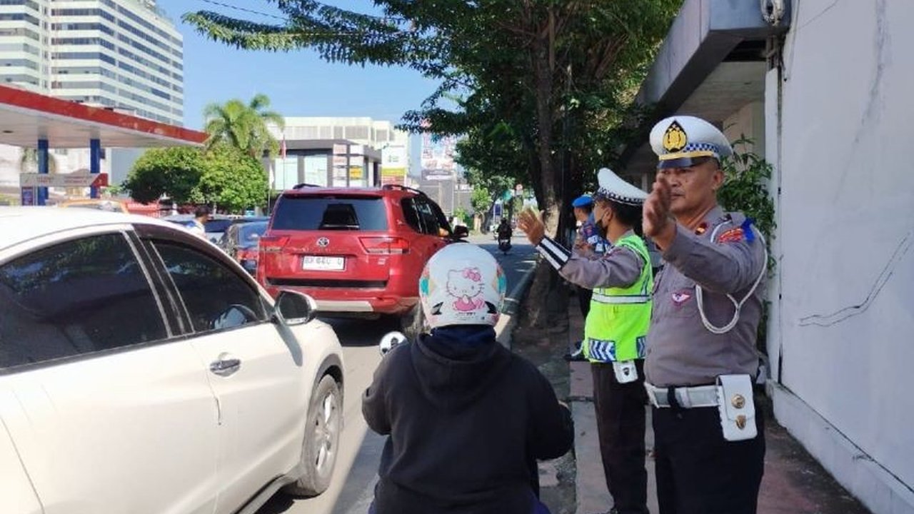 Polda Sumut menindak 10.667 pelanggar lalu lintas dalam 10 hari pertama Operasi Keselamatan Toba 2026. Simak detail penindakan dan imbauan keselamatan berlalu lintas yang digalakkan.