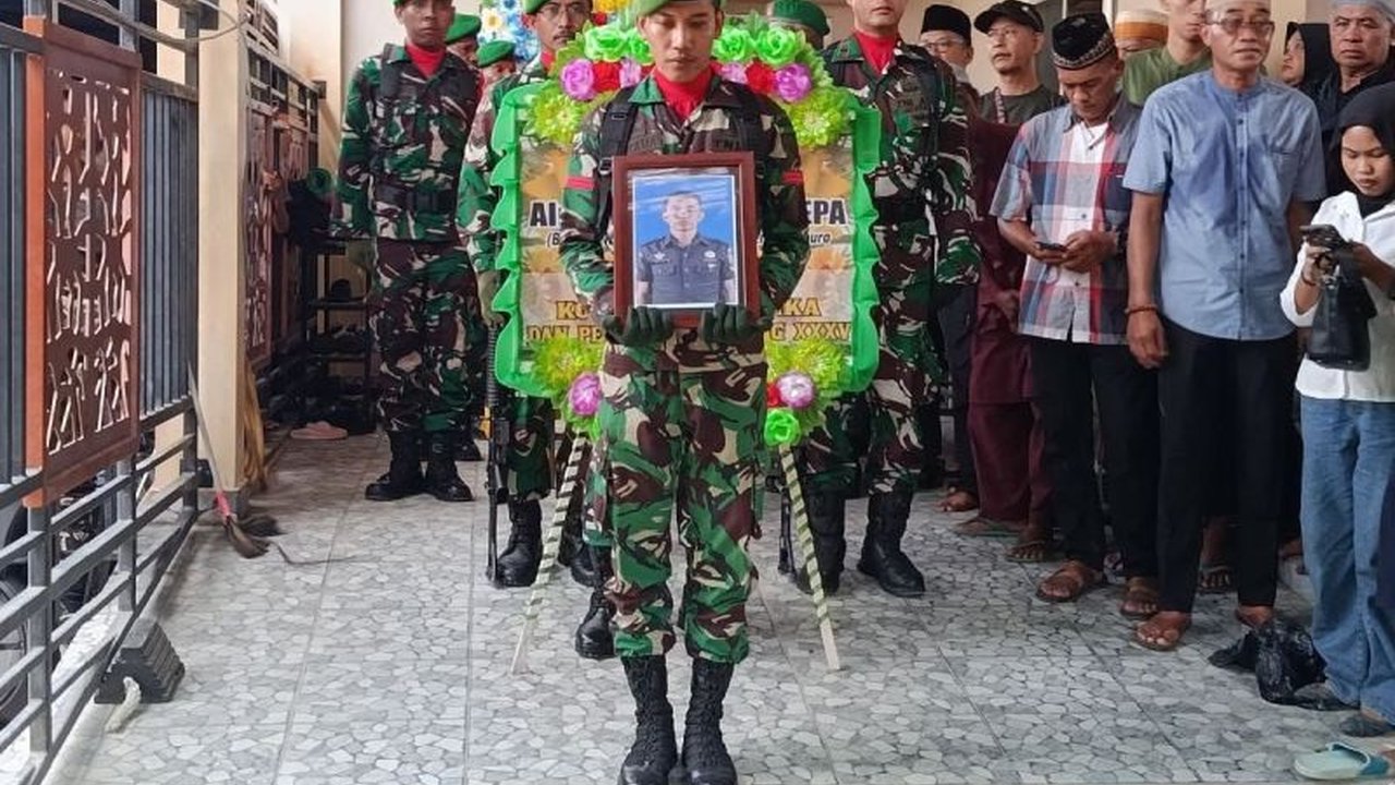 Kelompok Kriminal Bersenjata (KKB) kembali berulah di Mimika, Papua. Dalam insiden penembakan di Mile 50, dua senpi organik TNI-AD dilaporkan hilang. Simak detail lengkap insiden Senpi Hilang KKB Mimika yang merenggut korban jiwa.