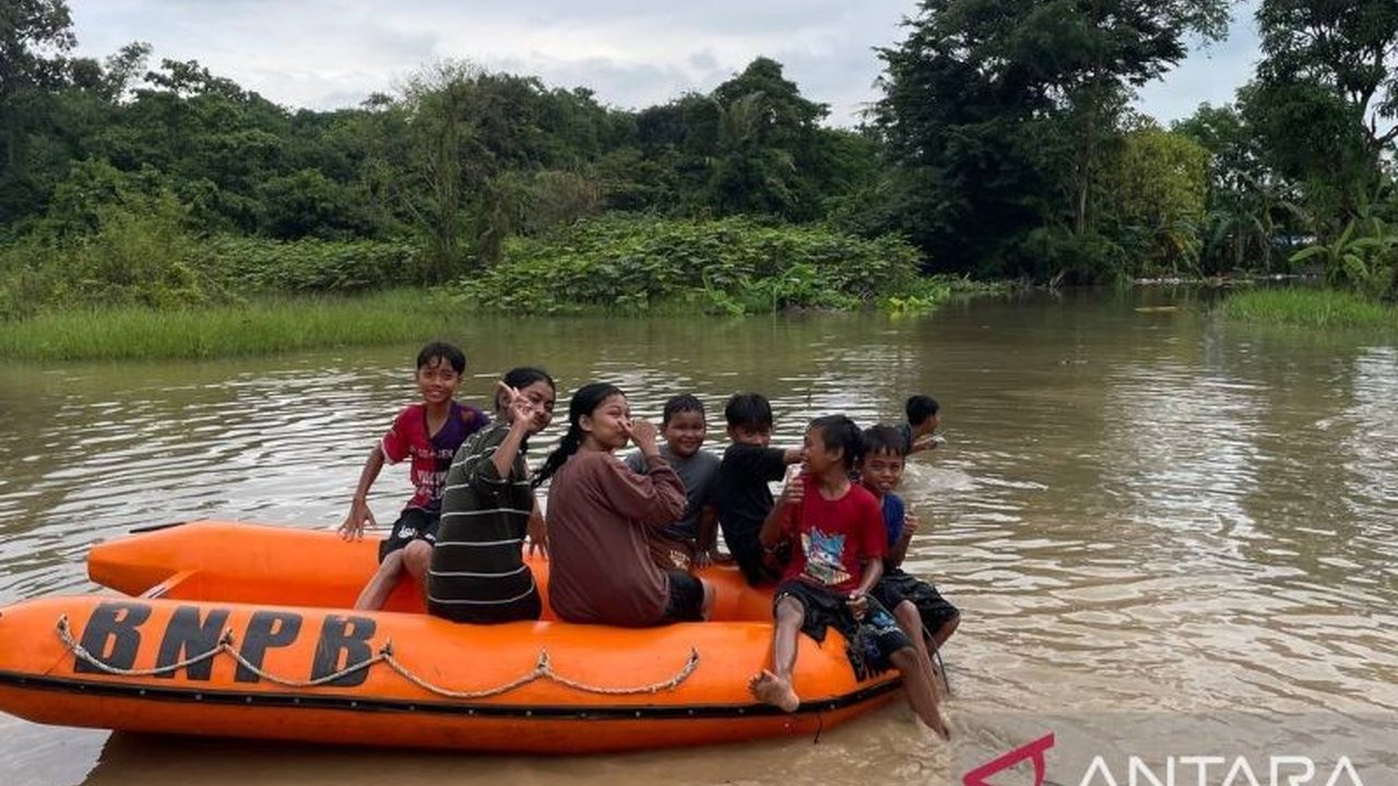 BPBD Kabupaten Serang bersiap memasuki tahap pemulihan pasca-bencana hidrometeorologi yang melanda wilayah tersebut, fokus pada perbaikan infrastruktur dan pemukiman warga untuk mengembalikan kondisi normal.