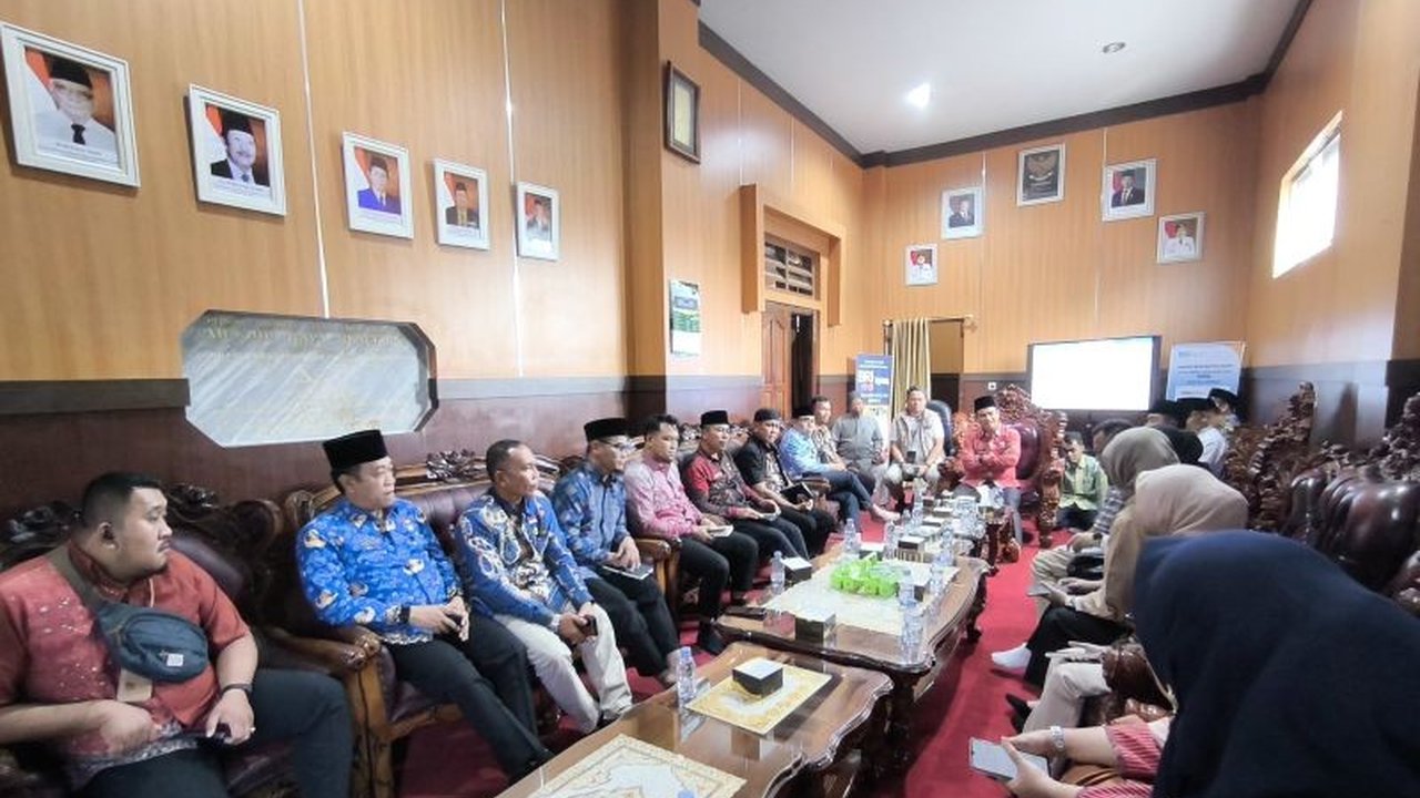 Pemerintah Provinsi Bengkulu mengadakan Pasar Murah Safari Ramadhan 2026 untuk memastikan ketersediaan kebutuhan pokok dengan harga terjangkau, sekaligus mendukung UMKM dan stabilitas ekonomi lokal.
