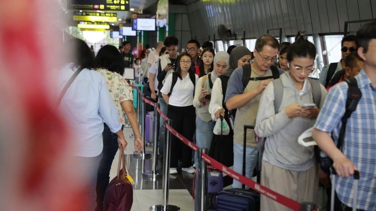 PT Kereta Api Indonesia (Persero) Daerah Operasi 2 Bandung menyiapkan total 67.510 tempat duduk selama masa angkutan Libur Panjang Imlek 13-17 Februari 2026, memastikan perjalanan aman dan nyaman bagi penumpang dengan 25 perjalanan kereta api.