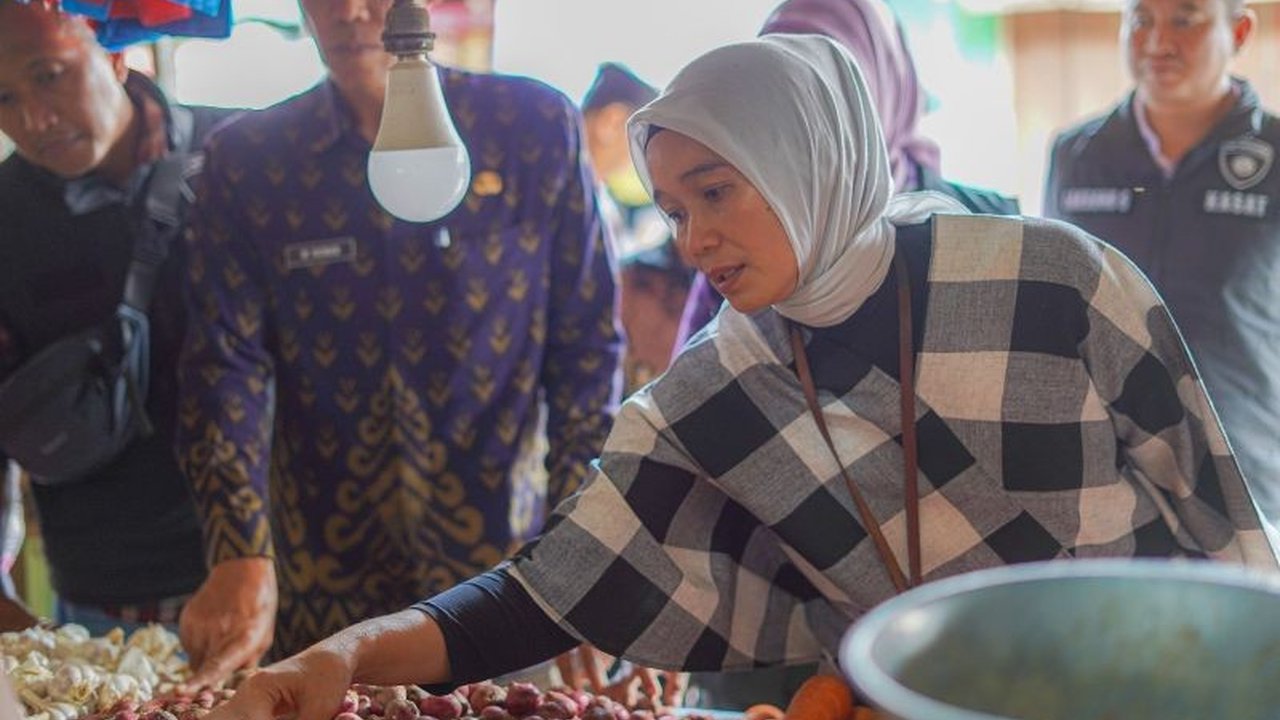 Badan Pangan Nasional (Bapanas) memuji upaya Pemerintah Kota Kediri dalam pengendalian harga bahan pokok, terutama menjelang perayaan Imlek dan Ramadan, memastikan stabilitas pasokan dan daya beli masyarakat.