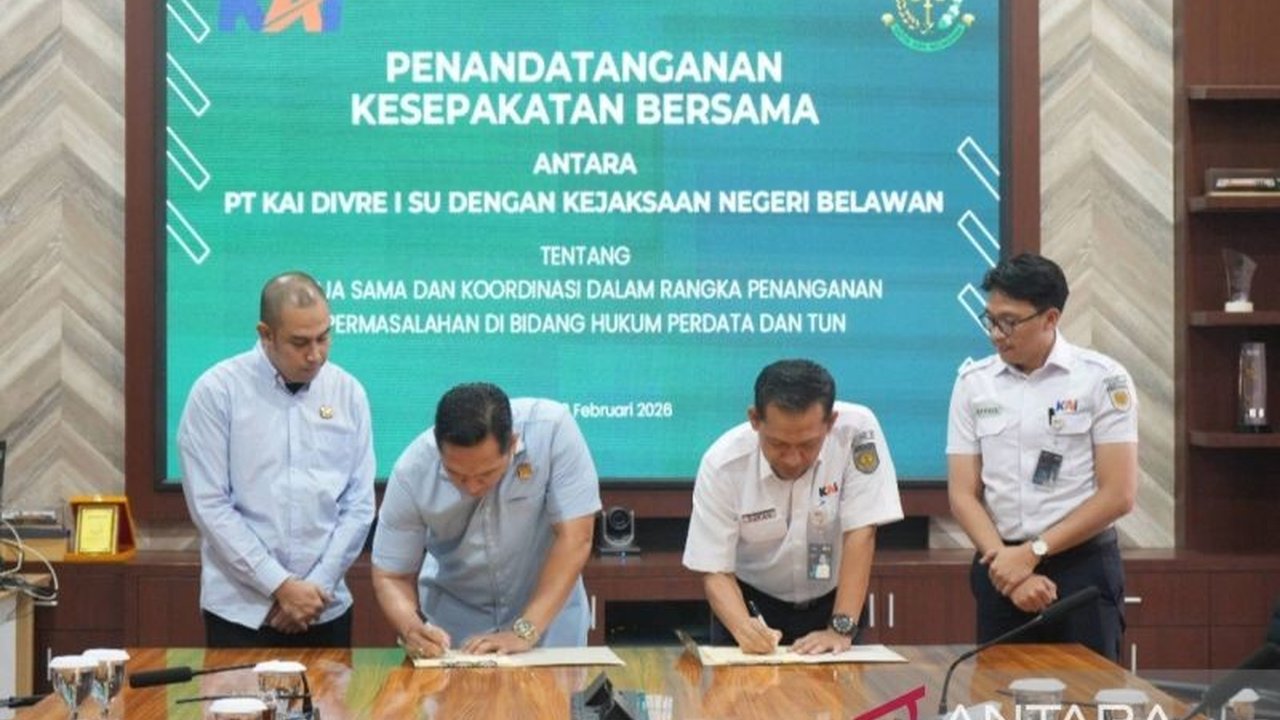 PT KAI Divre I Sumatera Utara menjalin sinergi hukum strategis dengan Kejaksaan Negeri Belawan guna memastikan operasional perkeretaapian berjalan sesuai koridor hukum dan melindungi aset penting perusahaan.