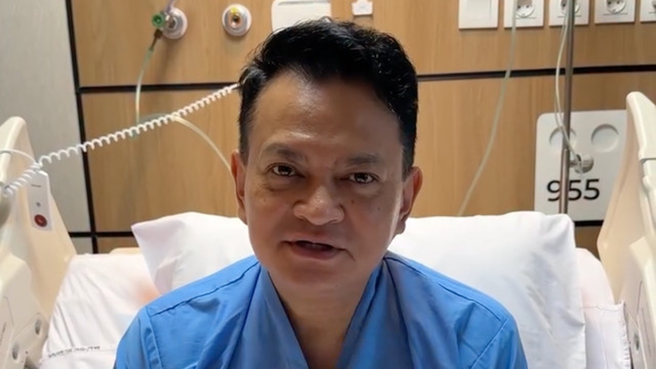 Hedi Yunus dilarikan ke UGD Rumah Sakit Siloam Surabaya, Jawa Timur, akibat serangan vertigo dahsyat dan panic attack hanya tiga jam sebelum manggung.
