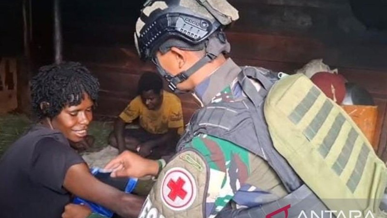 Satgas Yonif 511/DY melaksanakan program Cek Kesehatan Gratis TNI Papua secara rutin di pedalaman Lanny Jaya, Papua Pegunungan, wujud nyata kepedulian terhadap kesehatan masyarakat.