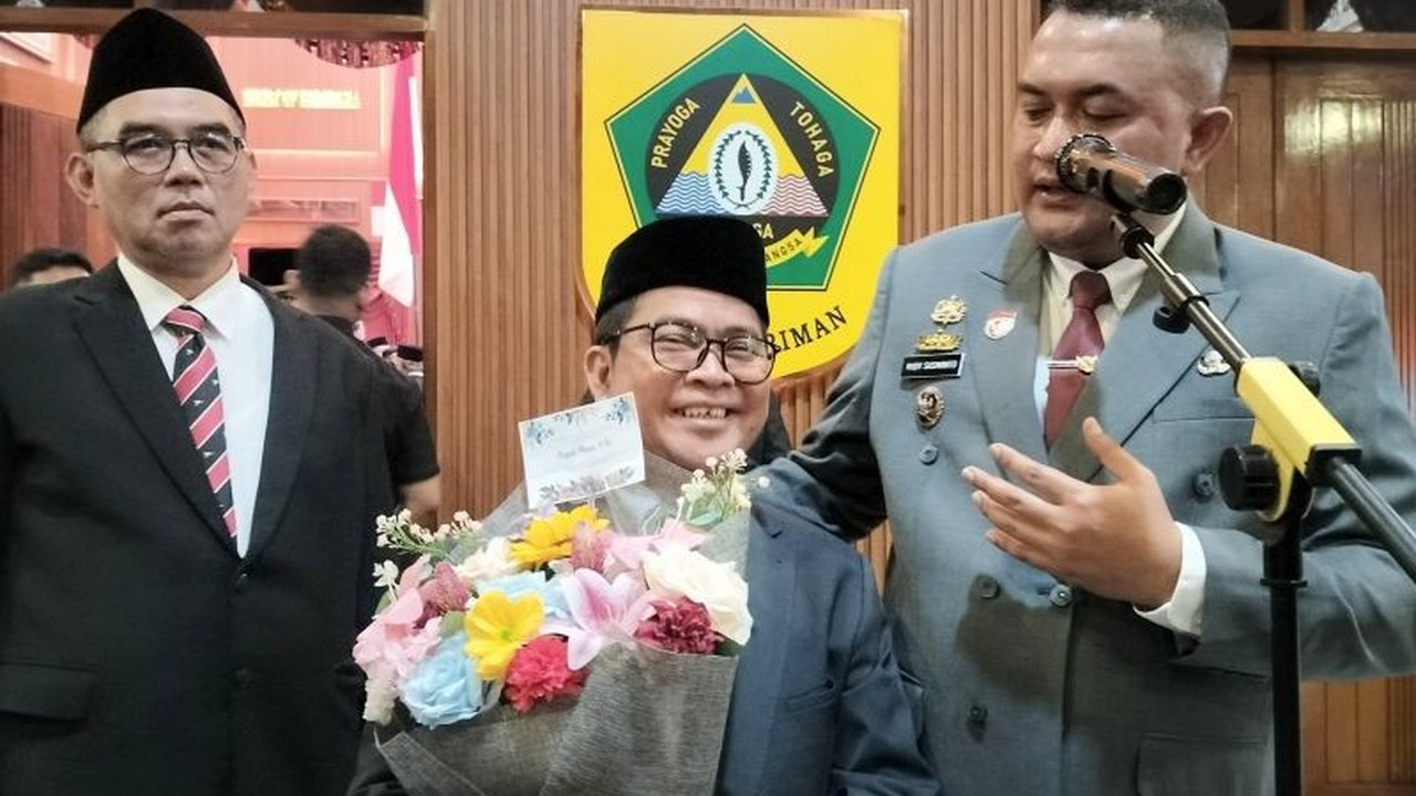 Bupati Bogor Rudy Susmanto melantik 24 pejabat eselon III dan IV guna menata organisasi dan memperkuat kinerja aparatur sipil negara. Pelantikan Pejabat Bupati Bogor ini diharapkan meningkatkan pelayanan publik.