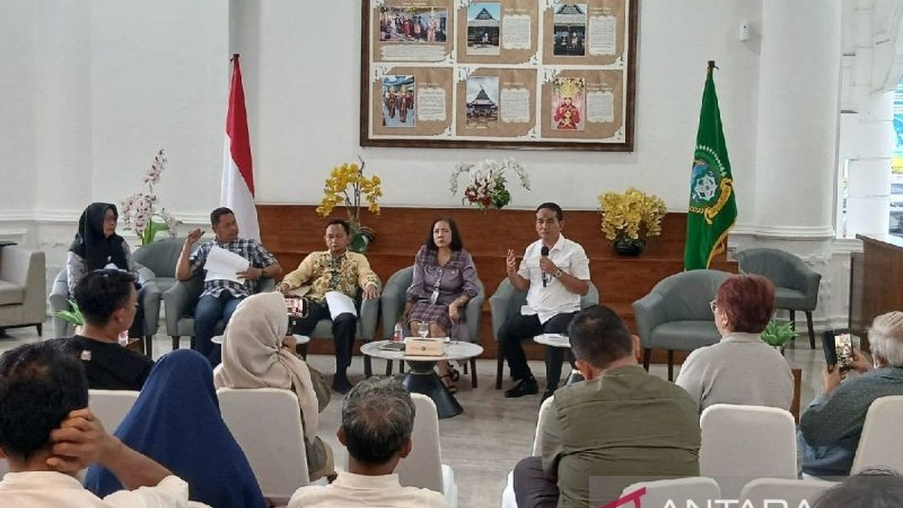 Perum Bulog Kanwil Sumut memastikan ketersediaan stok beras Medan mencukupi untuk kebutuhan masyarakat selama Ramadhan 2226. Warga diimbau tidak panik buying karena pasokan aman.