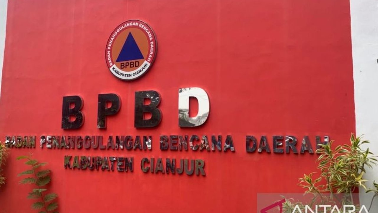 BPBD Cianjur memprediksi hujan lebat akan melanda sebagian besar wilayah selama dua pekan ke depan, meningkatkan potensi bencana alam. Masyarakat diminta Waspada Hujan Lebat Cianjur dan bersiap menghadapi kemungkinan terburuk.