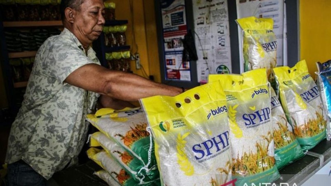 Pemerintah Kota Palangka Raya bersama Bulog memastikan stok beras di wilayah tersebut aman terkendali menjelang Ramadhan 2026, menjamin ketersediaan pangan bagi masyarakat dan mencegah lonjakan harga.