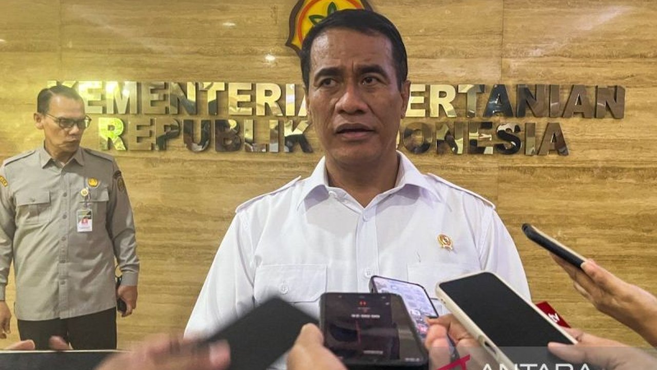 Menteri Pertanian Andi Amran Sulaiman menegaskan hilirisasi kelapa dan gambir berpotensi menciptakan jutaan lapangan kerja serta mendongkrak ekonomi nasional hingga 8 persen.