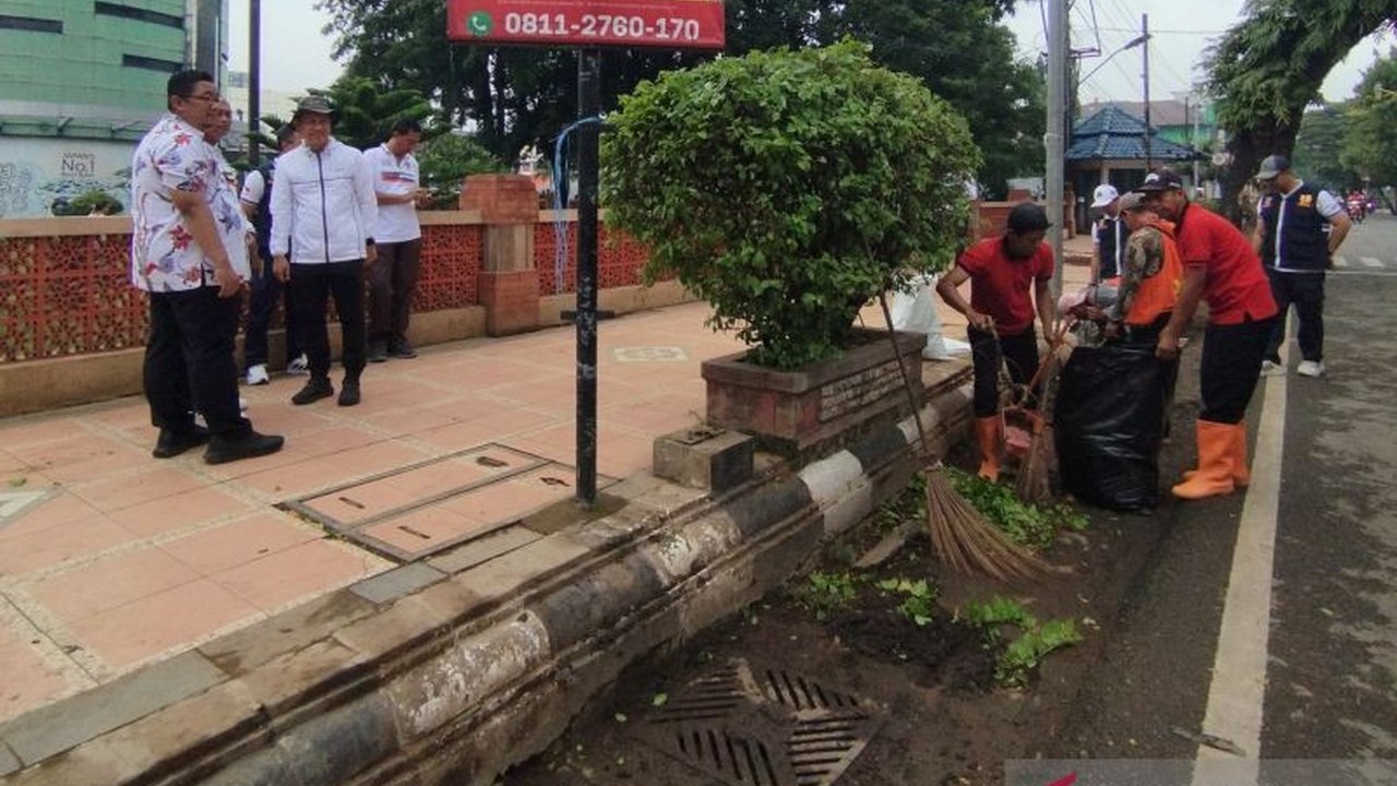Pemerintah Kabupaten Kudus gencar melaksanakan kampanye pungut sampah, mewujudkan lingkungan yang aman, sehat, resik, dan indah (ASRI) serta mendorong partisipasi aktif masyarakat.