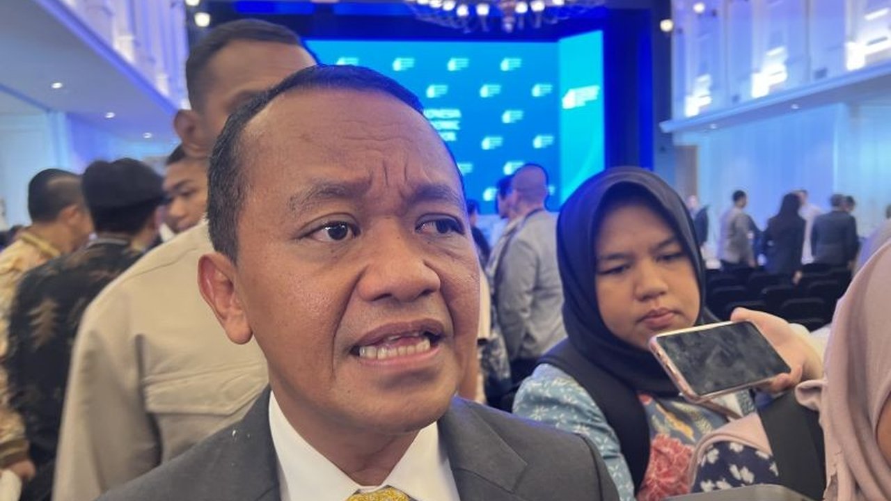 Menteri ESDM Bahlil Lahadalia menyatakan pemerintah akan mengumumkan nasib Tambang Emas Martabe pekan depan setelah meninjau dugaan pelanggaran lingkungan dan keselamatan.