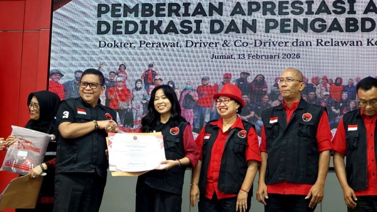 DPP PDI Perjuangan memberikan penghargaan khusus kepada ratusan relawan kesehatan atas dedikasi mereka dalam misi kemanusiaan di Aceh, Sumatera Utara, dan Sumatera Barat, menegaskan komitmen PDIP Apresiasi Relawan Kesehatan.