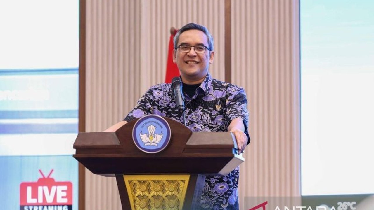 Kementerian Pendidikan Tinggi, Sains, dan Teknologi (Kemdiktisaintek) berupaya mempercepat Transformasi Universitas Kelas Dunia di Indonesia dengan memperkuat ekosistem inovasi dan belajar dari pengalaman negara lain.