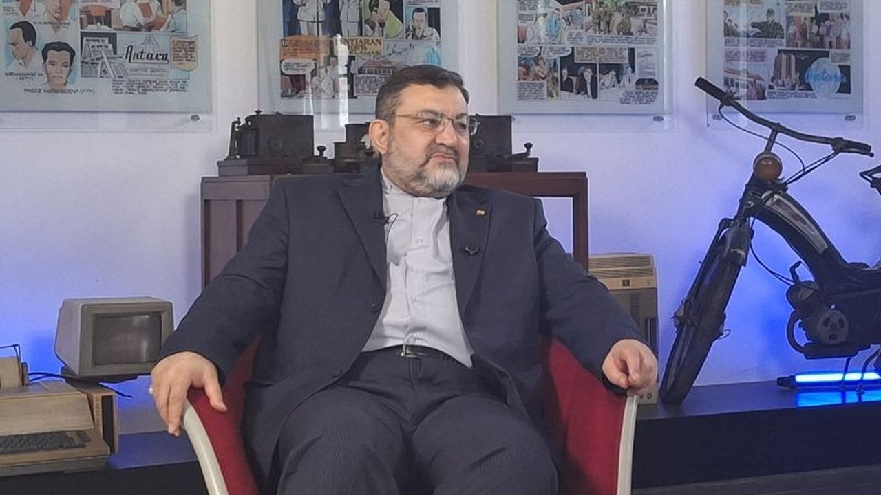 Duta Besar Iran untuk Indonesia, Mohammad Boroujerdi, menekankan pentingnya Pengurangan Tarif D8 di antara negara anggota untuk membentengi diri dari tekanan eksternal dan memperkuat perdagangan internasional.