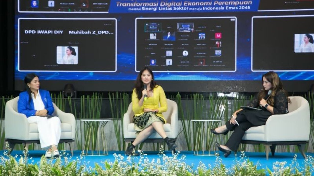 Srikandi Mayantara dan IWAPI berkolaborasi melatih UMKM wanita dalam pemanfaatan AI. Pelatihan ini bertujuan meningkatkan efisiensi operasional dan strategi pemasaran, membuka peluang baru di era ekonomi digital.