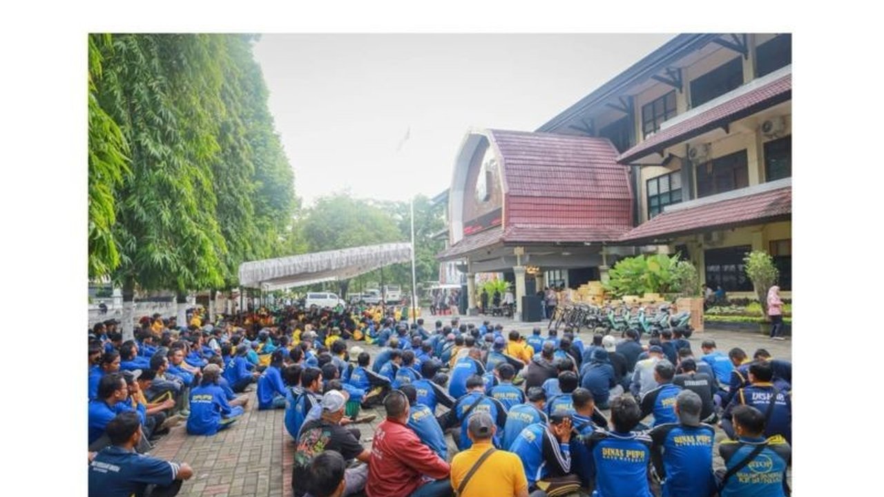 Wali Kota Mataram mengapresiasi kinerja Tim Satgas Bencana Mataram dan meminta mereka tetap kompak menjaga kota dari berbagai ancaman bencana, sekaligus meningkatkan Kesiapsiagaan Bencana Mataram menghadapi cuaca ekstrem.