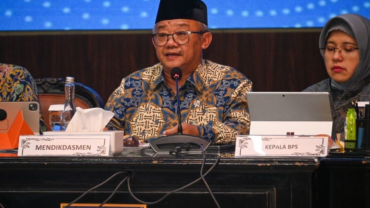 Menteri Pendidikan Dasar dan Menengah Abdul Mu’ti memastikan seluruh sekolah di Sumatra kembali beroperasi setelah terdampak bencana, menjadi fondasi penting percepatan rehabilitasi dan rekonstruksi.