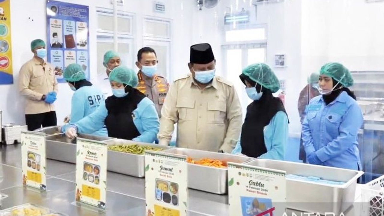 Presiden Prabowo Subianto meminta Kepala Staf Kepresidenan Muhammad Qodari menelusuri klip video yang meramalkan kegagalan Program Makan Bergizi Gratis, sebagai bukti keberhasilan pemerintah yang menargetkan 82,9 juta penerima manfaat.