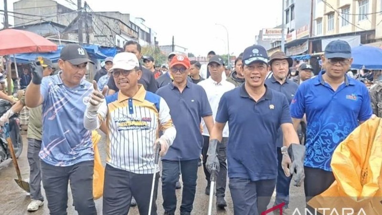 Kementerian Lingkungan Hidup (KLH) menyiapkan langkah hukum perdata dan pidana terhadap PT Biotek Saranatama terkait kasus pencemaran Sungai Cisadane yang meresahkan warga.
