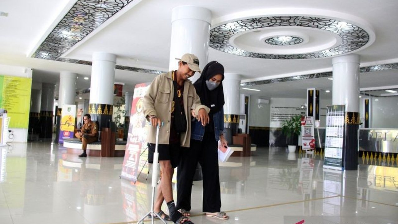 Anggota DPR RI mendesak BPJS Kesehatan untuk proaktif menginformasikan penonaktifan peserta, termasuk Penerima Bantuan Iuran (PBI) Jaminan Kesehatan Nasional (JKN), guna mencegah terhambatnya layanan kesehatan vital dan memastikan hak dasar masyarakat ter