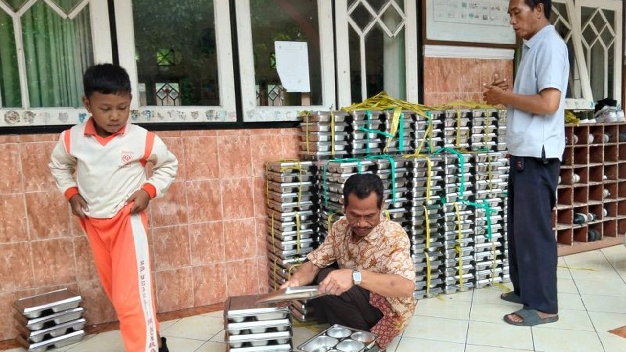 Pemerintah Kota Mataram sukses mengimplementasikan uji coba lima hari sekolah. Program MBG Mataram berperan penting dalam kelancaran jadwal makan siang siswa.
