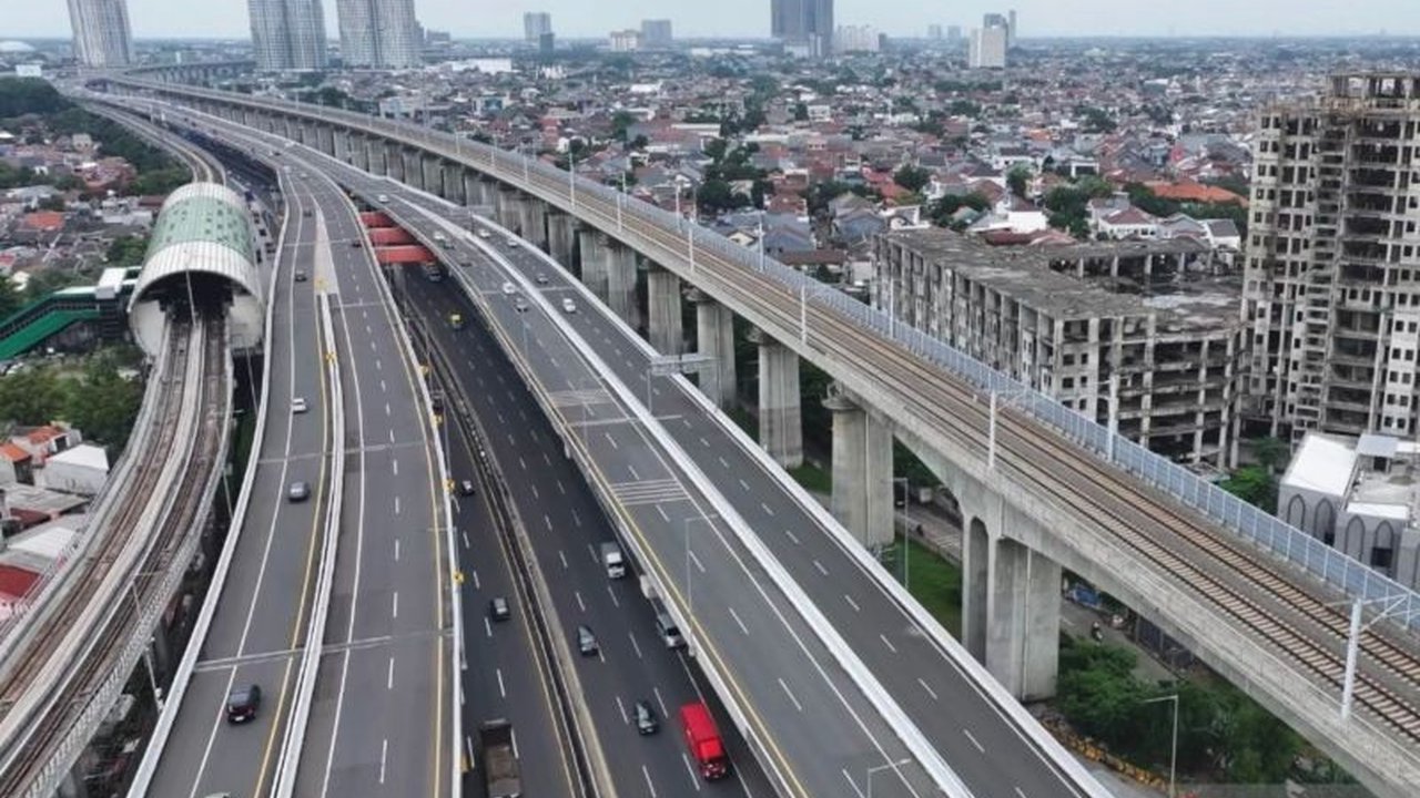 PT Jasamarga Jalanlayang Cikampek (JJC) memastikan kesiapan operasional Jalan Layang MBZ menjelang libur Imlek 2026. Antisipasi lonjakan kendaraan dilakukan demi kelancaran dan keamanan perjalanan pengguna jalan.