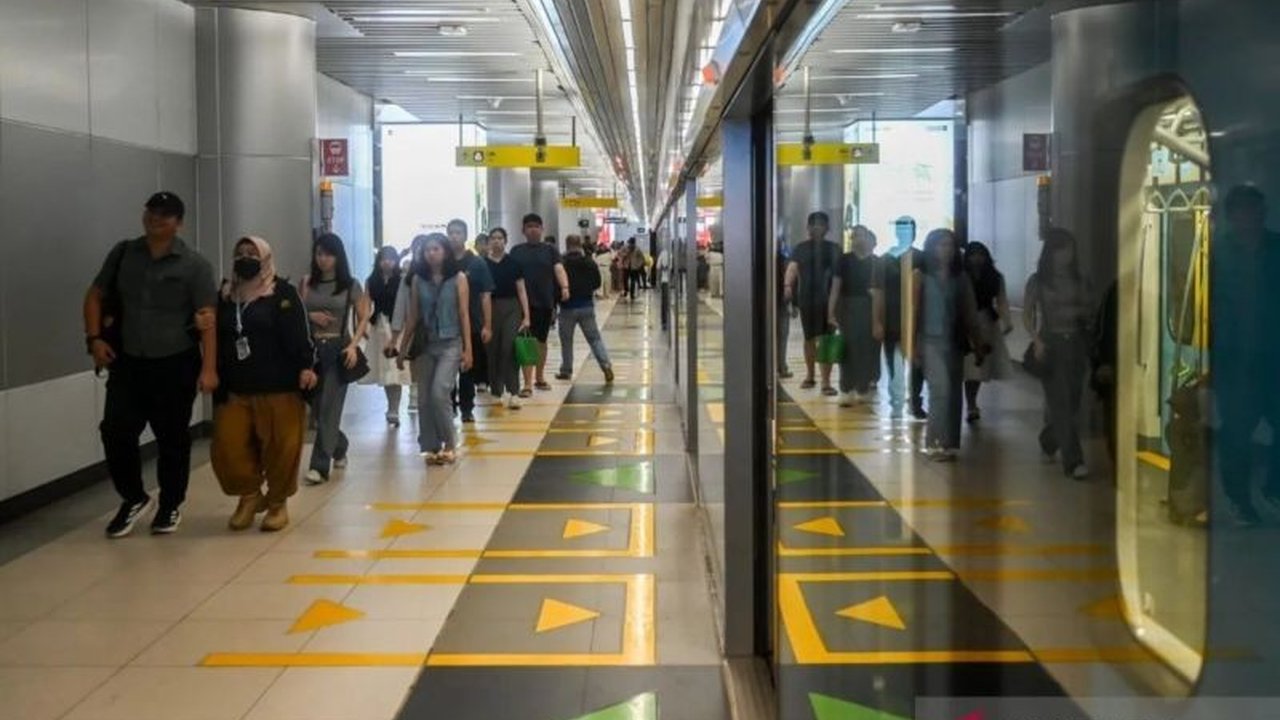 PT MRT Jakarta (Perseroda) mencatat kinerja positif pada awal tahun, dengan 135.332 pelanggan menggunakan layanan setiap hari pada Januari 2026, menunjukkan peningkatan kepercayaan masyarakat terhadap transportasi publik.