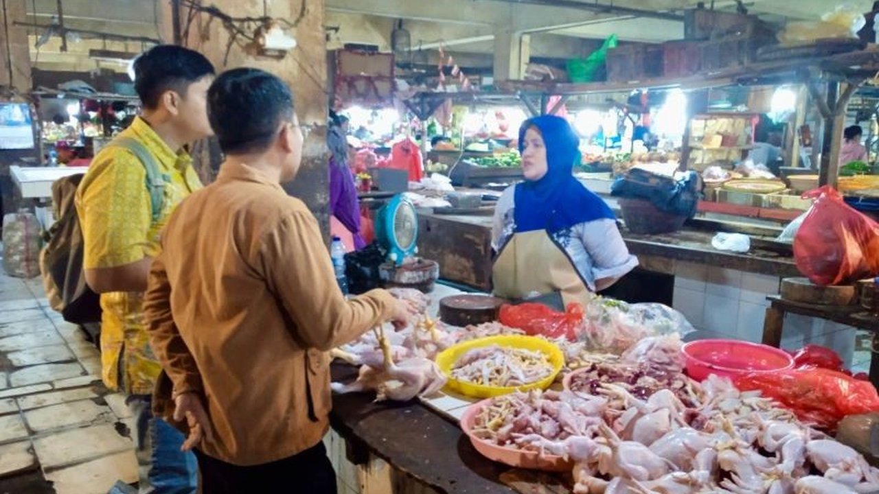 Kementerian Pertanian memastikan harga ayam ras tetap stabil dan terkendali menjelang Ramadhan dan Idul Fitri 2026, menjamin pasokan aman serta harga terjangkau bagi masyarakat.