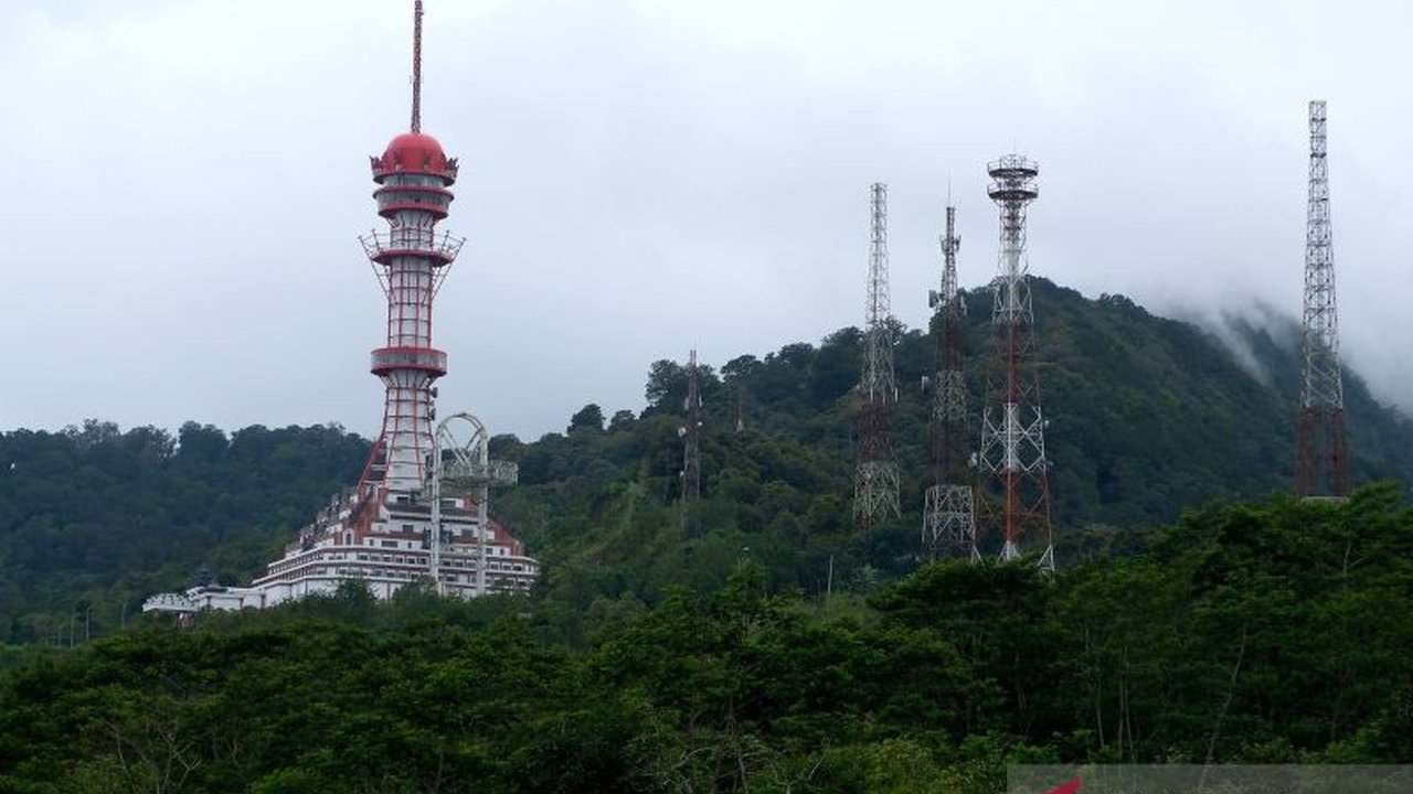 Badan Riset dan Inovasi Nasional (BRIN) melalui Pusat Riset Telekomunikasi aktif melakukan pengembangan antena 6G jenis mikrostrip, yang dirancang kompak untuk perangkat seluler dan komunikasi satelit. Inovasi ini menjadi langkah awal menuju teknologi kom
