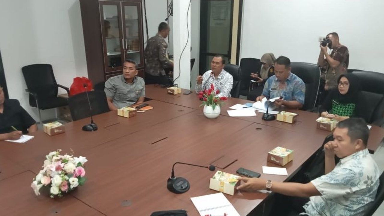 Badan Narkotika Nasional (BNN) Provinsi Kepulauan Bangka Belitung mengapresiasi tinggi Komitmen Gubernur Babel Berantas Narkoba, Hidayat Arsani, yang dinilai sangat luar biasa. Simak langkah konkretnya dalam memerangi peredaran gelap narkoba di daerah ter