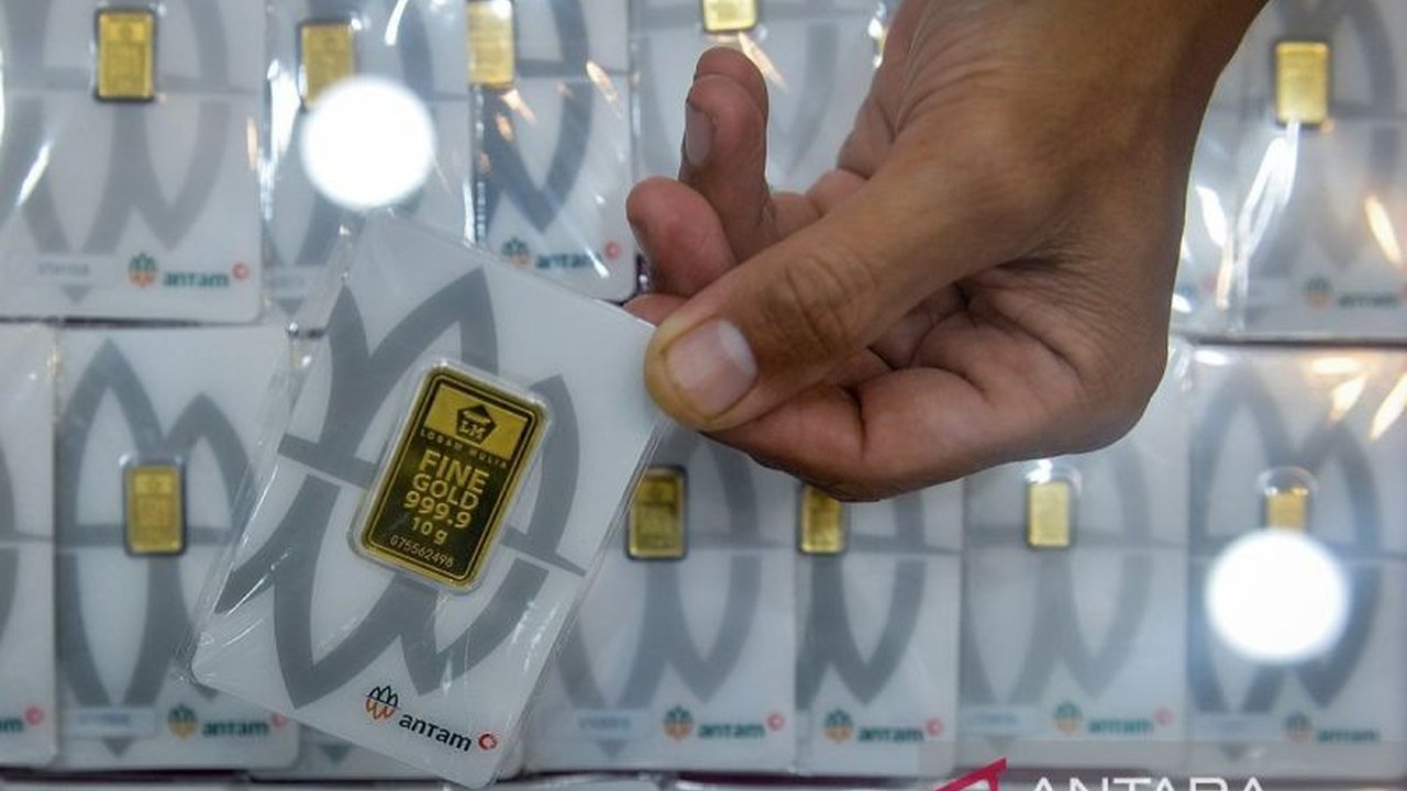 Harga Emas Antam hari ini mengalami penurunan signifikan mencapai Rp43.000 per gram. Simak daftar lengkap harga emas Antam berbagai pecahan dan ketentuan pajaknya yang perlu Anda ketahui.