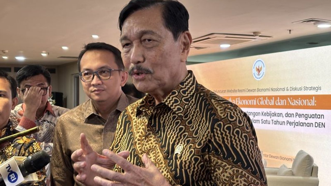 Luhut Binsar Pandjaitan menyatakan optimisme terhadap negosiasi Tarif Resiprokal Indonesia AS, meyakini kedekatan Prabowo dan Trump akan menjamin kesepakatan yang menguntungkan.