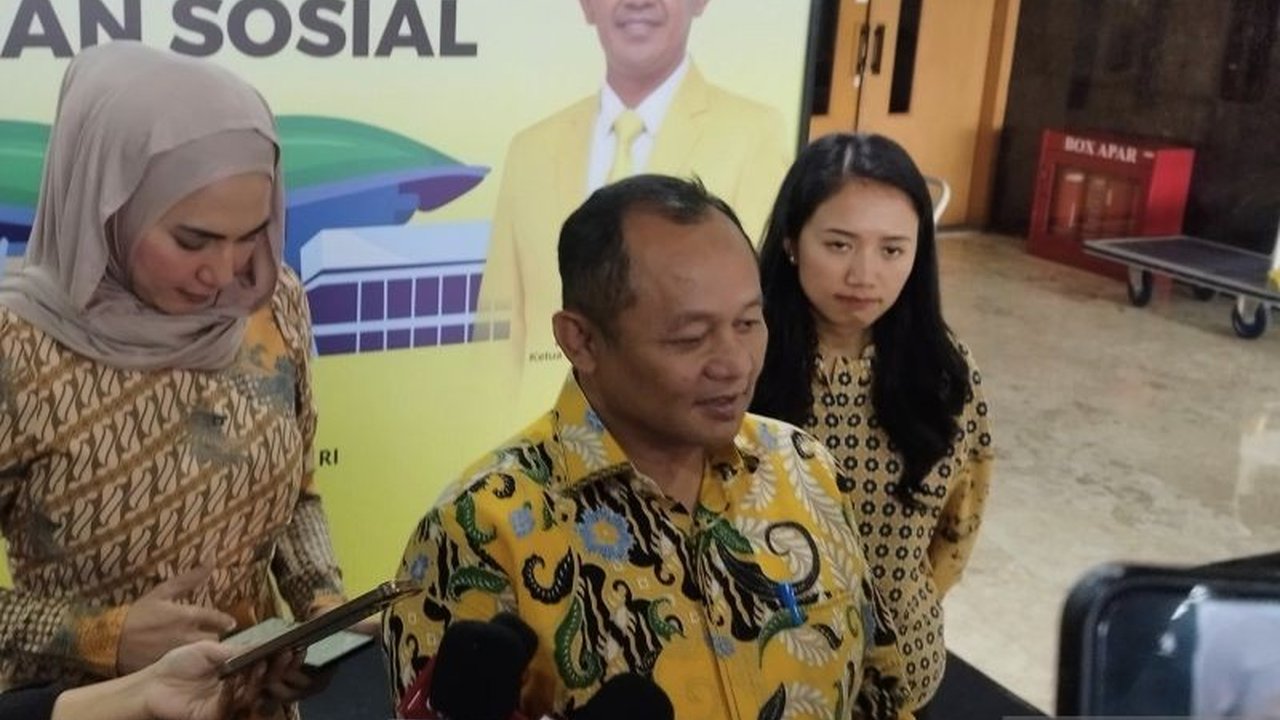 Ketua Fraksi Partai Golkar DPR menyatakan bahwa pengawasan Golkar terhadap pemerintah lebih substantif dan efektif dibanding oposisi, karena terlibat sejak perencanaan.