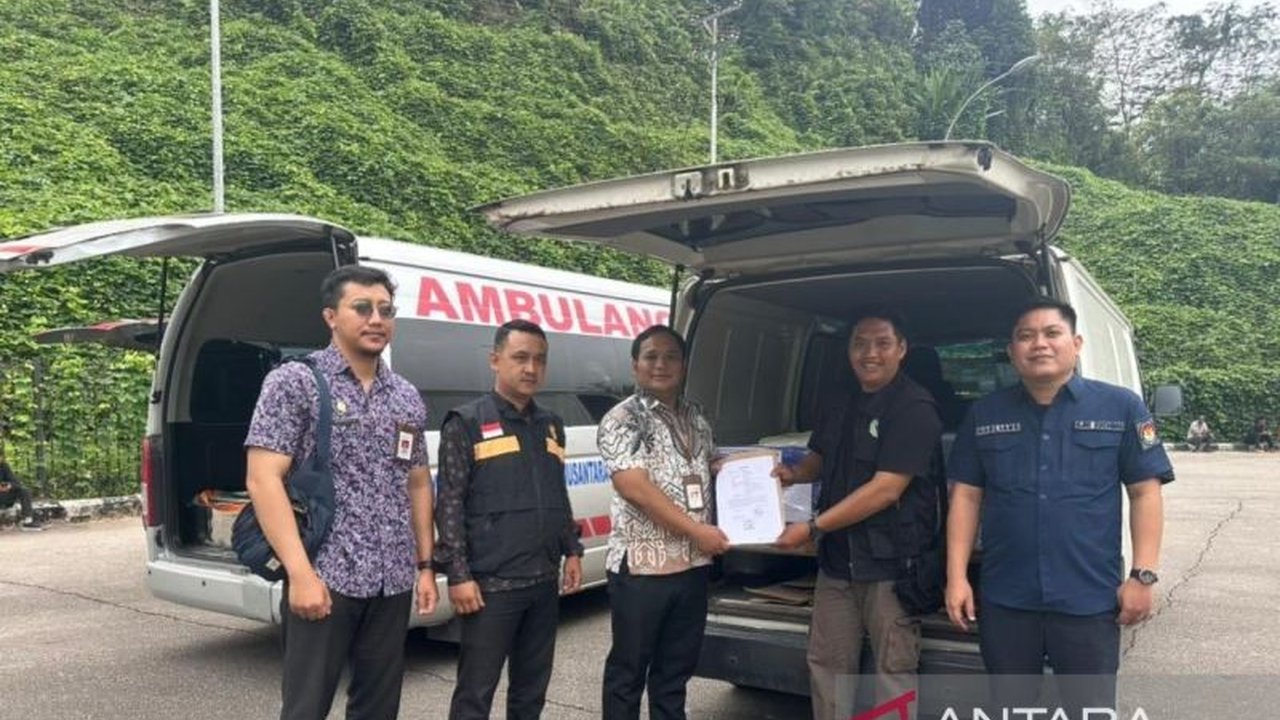 KJRI Kuching aktif mengawal pemulangan dua jenazah Pekerja Migran Indonesia (PMI) asal NTB yang meninggal di Sarawak, sekaligus memfasilitasi deportasi ratusan WNI bermasalah, menunjukkan komitmen perlindungan negara terhadap warganya.
