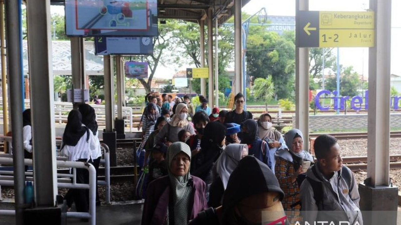 Hingga 12 Februari 2026, Tiket Lebaran KAI Cirebon untuk angkutan Lebaran 2026 telah terjual puluhan ribu, menunjukkan antusiasme tinggi masyarakat terhadap moda transportasi kereta api.