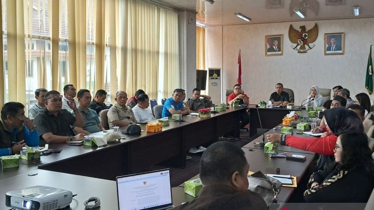 Pemerintah Kabupaten Rejang Lebong akan segera memberlakukan Sistem Kerja Fleksibel ASN, termasuk Work From Anywhere (WFA), untuk modernisasi birokrasi dan efisiensi anggaran daerah.