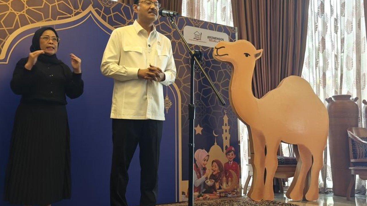 Menteri Sosial mengklarifikasi bahwa deaktivasi JKN bagi sejumlah penerima bantuan didasarkan pada pembaruan data kesejahteraan, bukan instruksi presiden, mengungkap tantangan akurasi data dan pentingnya pembaruan Data Terpadu Sosial Ekonomi Nasional (DTS