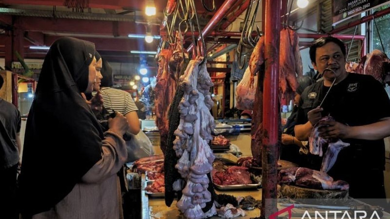 Satgas Pangan Polda Jabar bergerak cepat menelusuri kenaikan harga sembako di Cimahi menjelang Ramadhan. Temukan komoditas apa saja yang terpantau naik dan langkah tegas yang diambil untuk menjaga stabilitas harga.