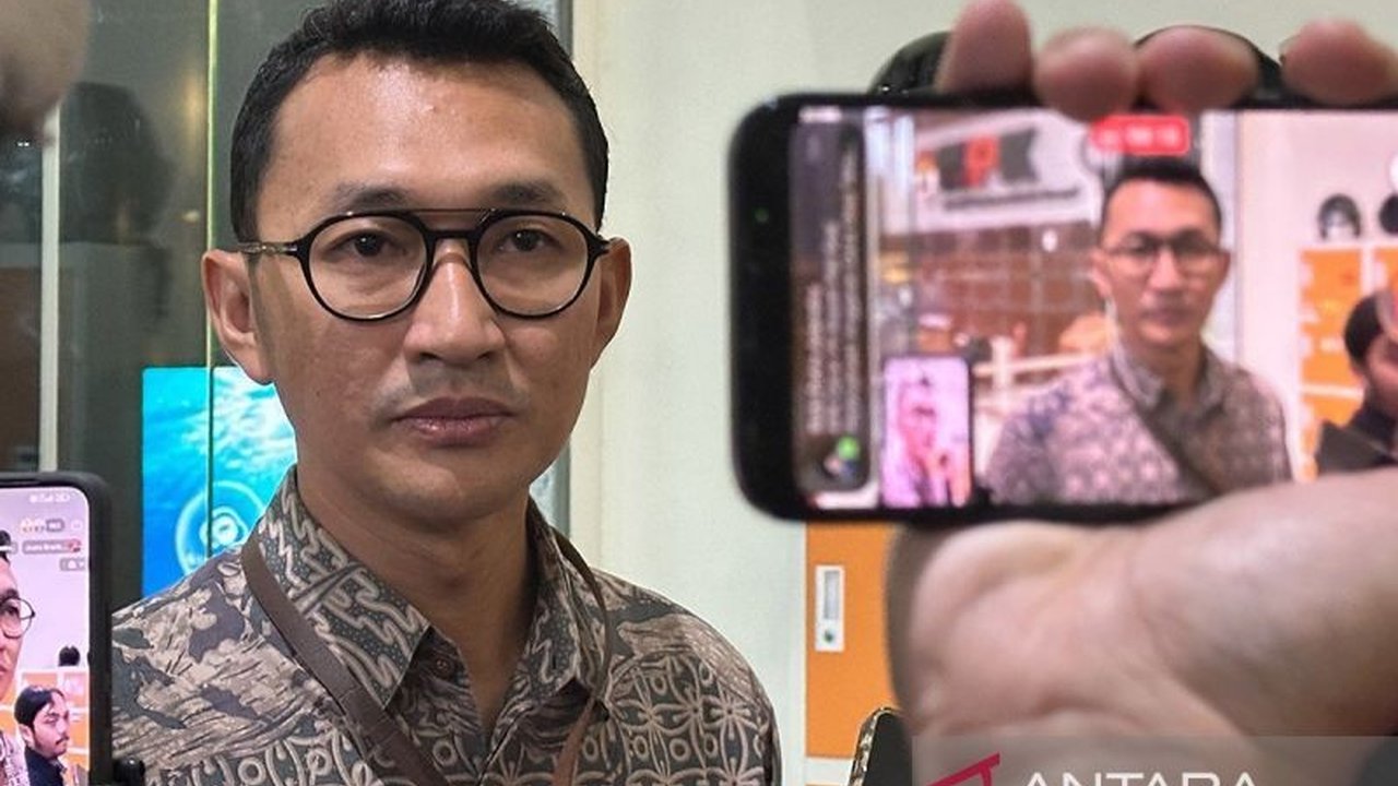 Komisi Pemberantasan Korupsi (KPK) menindaklanjuti perintah hakim agar Bupati Buol Risharyudi Triwibowo mengembalikan uang USD 10 ribu terkait kasus pemerasan RPTKA di Kemenaker. KPK juga membuka kemungkinan pemanggilan kembali Bupati Buol untuk dimintai.