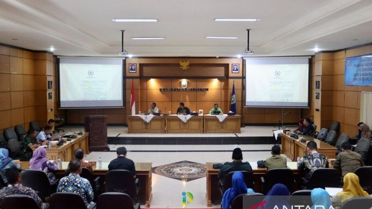 Pemerintah Kabupaten Belitung resmi menetapkan 20 September 2026 sebagai tanggal pelaksanaan Pilkades Serentak Belitung 2026 di 13 desa. Simak detail tahapan dan desa-desa yang akan berpartisipasi.
