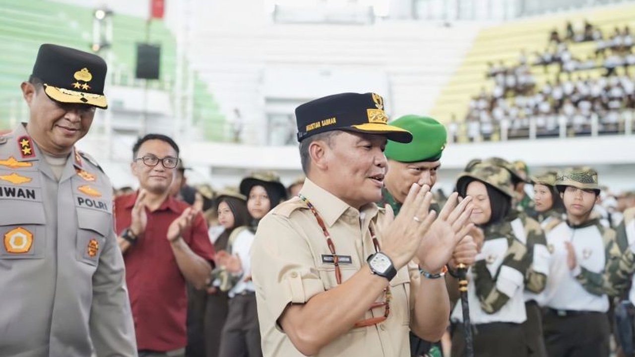 Pemprov Kalteng meluncurkan Program Pembinaan Siswa Kalteng untuk 3.000 pelajar terbaik yang berminat masuk sekolah kedinasan, TNI, dan Polri. Tujuannya: ciptakan generasi unggul.