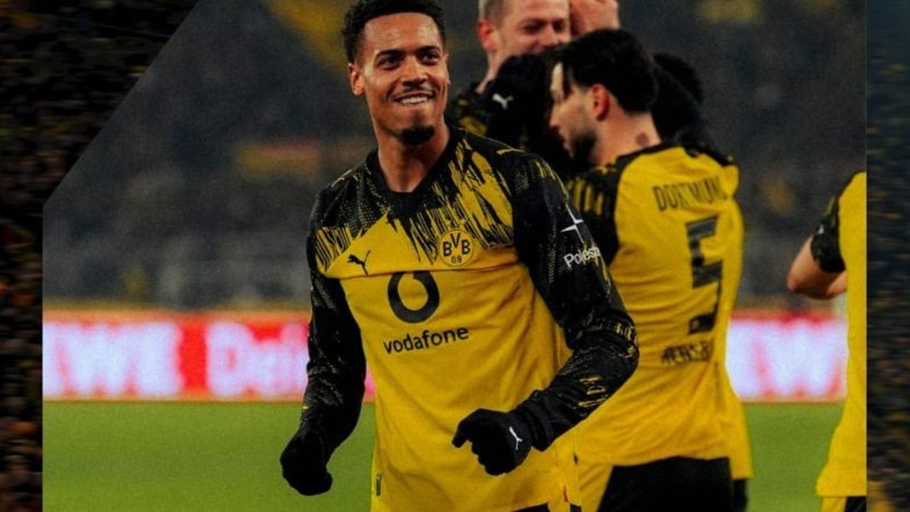 Borussia Dortmund pesta gol saat menjamu Mainz di Signal Iduna Park, mengamankan kemenangan telak 4-0 dan terus menempel ketat Bayern Muenchen di puncak klasemen Bundesliga.