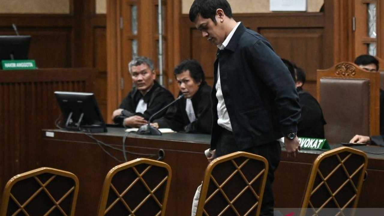 Muhammad Kerry Andrianto Riza, anak Riza Chalid, berharap Presiden Prabowo Subianto melihat tuntutan Kerry Riza dalam kasus korupsi tata kelola minyak secara objektif, menyoroti fakta persidangan yang diabaikan.