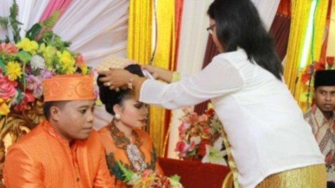 Tradisi Perkawinan Matapia Bakai dari Kepulauan Sula, Maluku Utara, kini resmi terdaftar sebagai Kekayaan Intelektual Komunal (KIK) oleh Kemenkumham Malut, menjamin perlindungan dan pelestarian identitas budaya masyarakat.